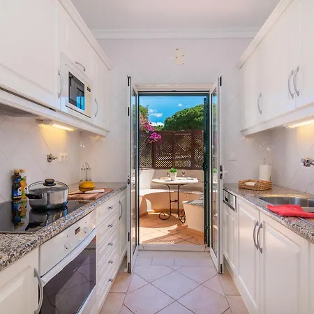 Oceans 8. Villa Almancil