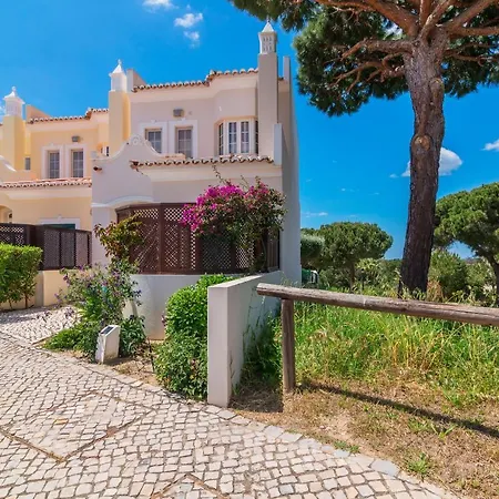 Oceans 8. Villa *