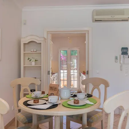 Oceans 8. 阿尔曼萨